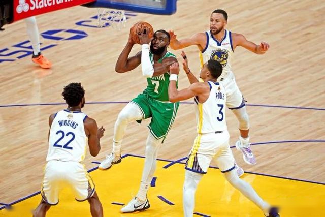 夏联-湖人不敌绿军5连败 布朗尼5中1得到2分